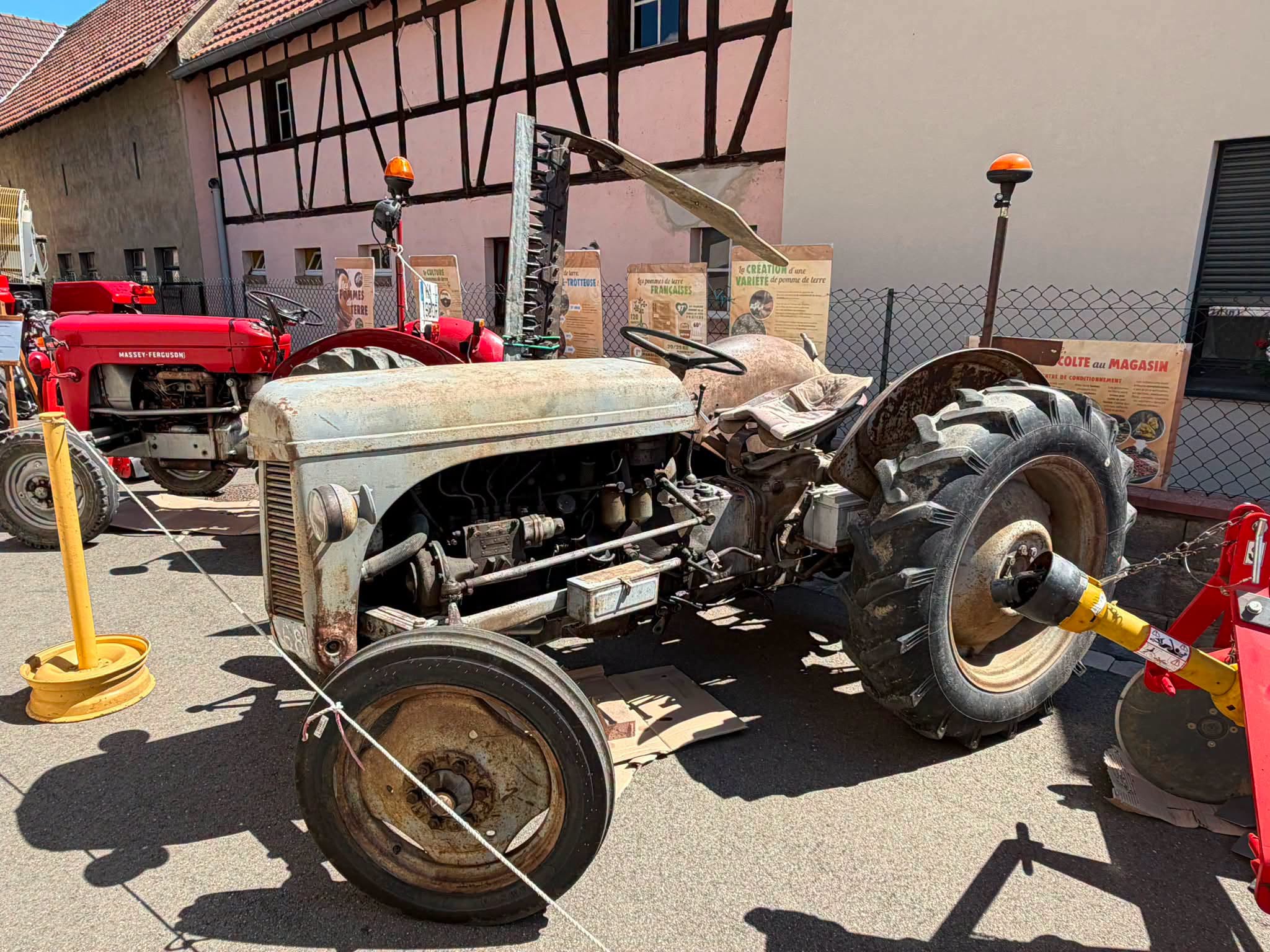 14 un plus vieux tracteur
