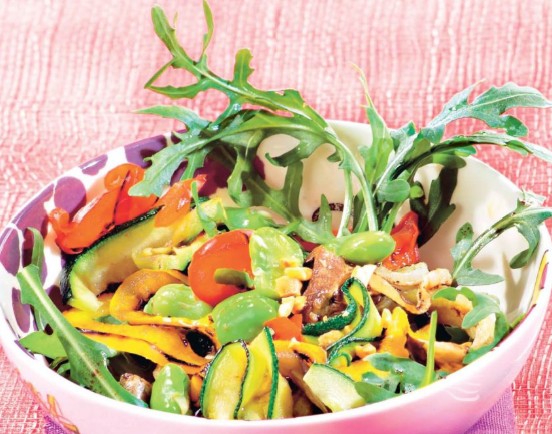 Salade-de-legumes-grilles-et-cacahuetes