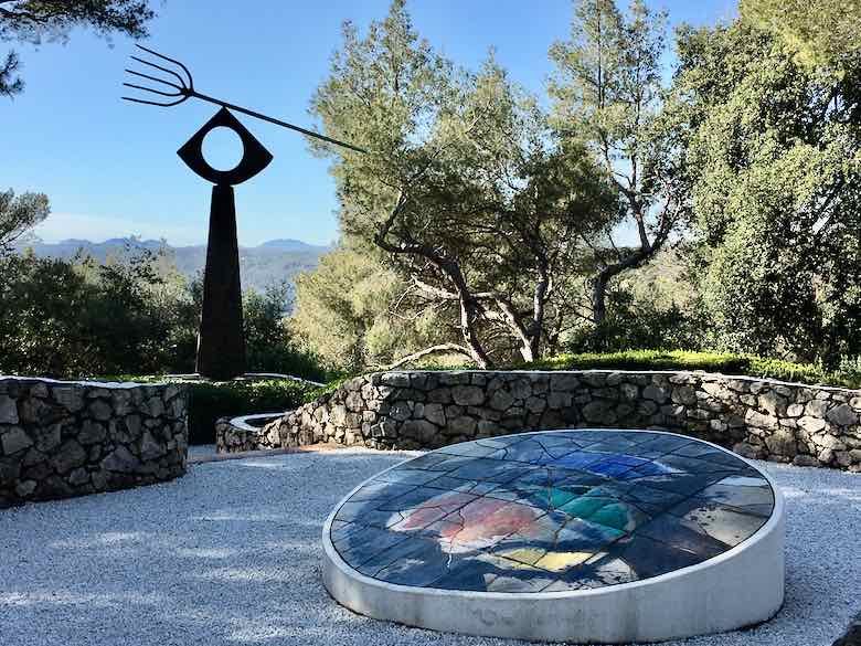 La-fourche-by-Joan-Miro-Fondation-Maeght-J-Chung