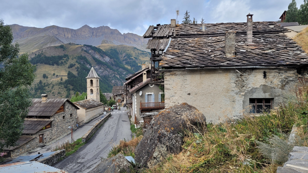 Saint veran village 18x12