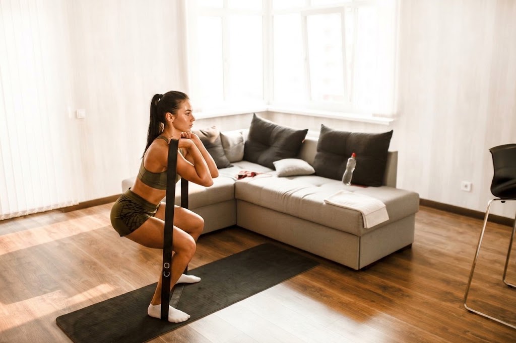 Comment transformer son salon en salle de sport en 5 minutes