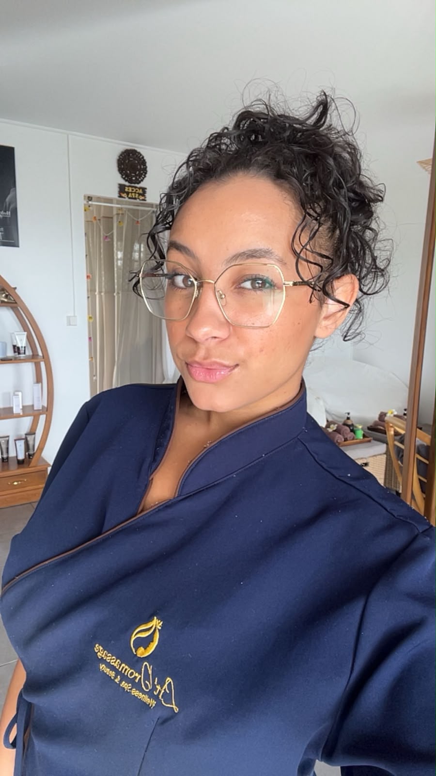 Claudia - Praticienne au sein du Centre  Lit'Dromassage Wellness Spa & Beauty à la Réunion. Situé au  89 rue Antoine ROUSSIN à L Bretagne - Sainte-Clotilde