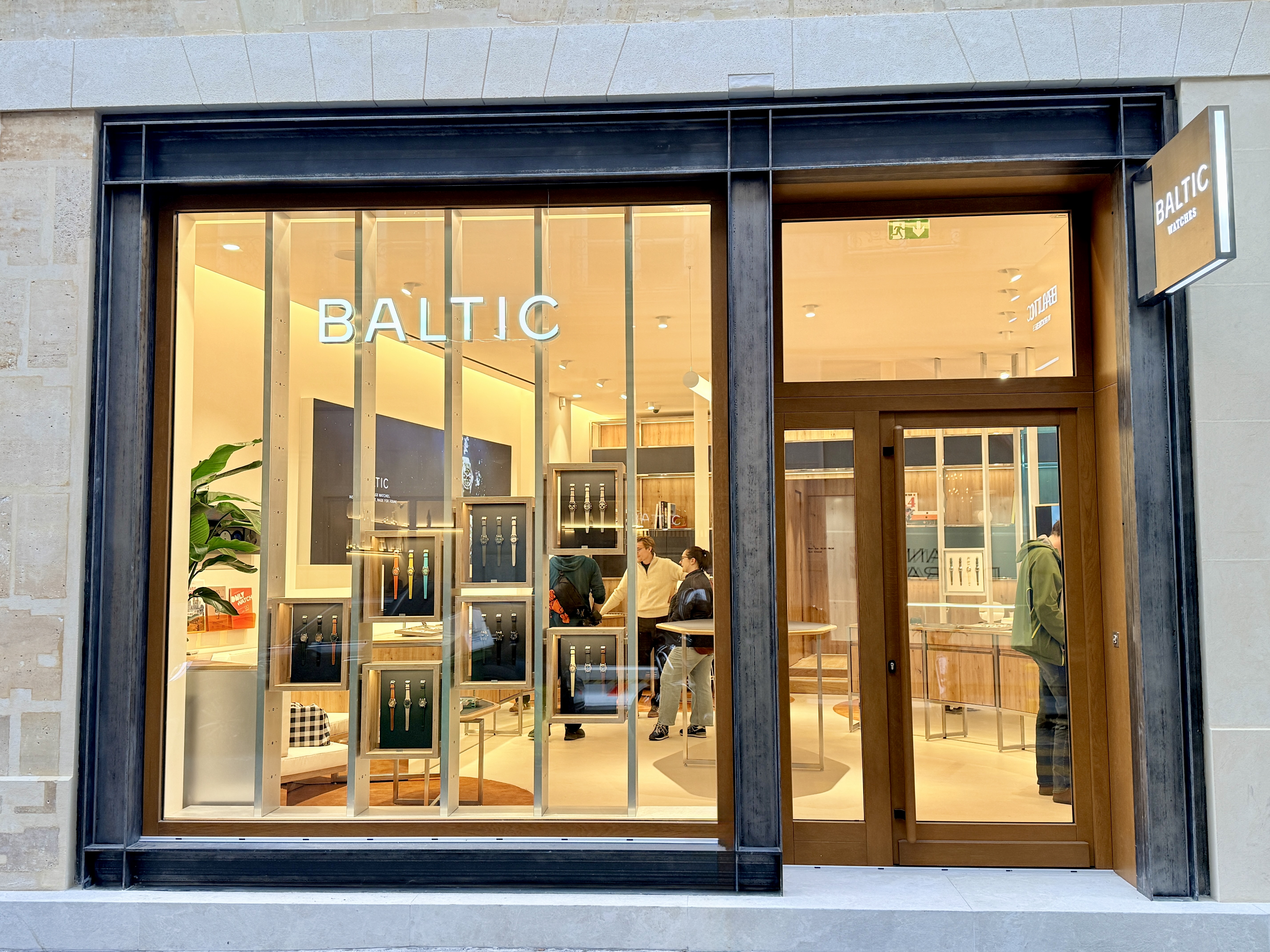 Montre BALTIC rue Danielle Casanova Paris 
