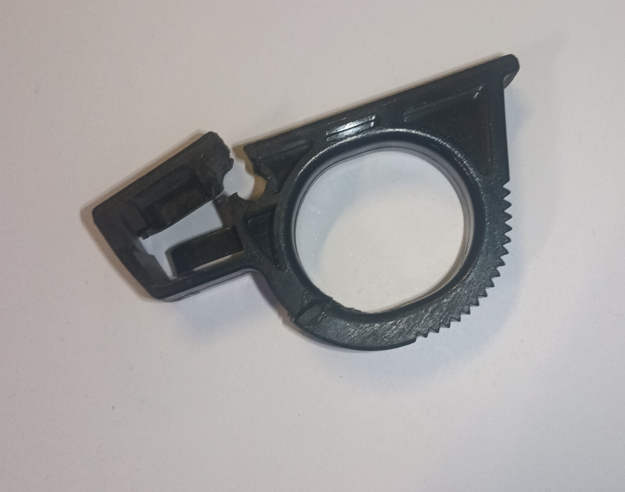 Pièce plastique cassée apportée à l'atelier 3DbyFGS à Bergerac