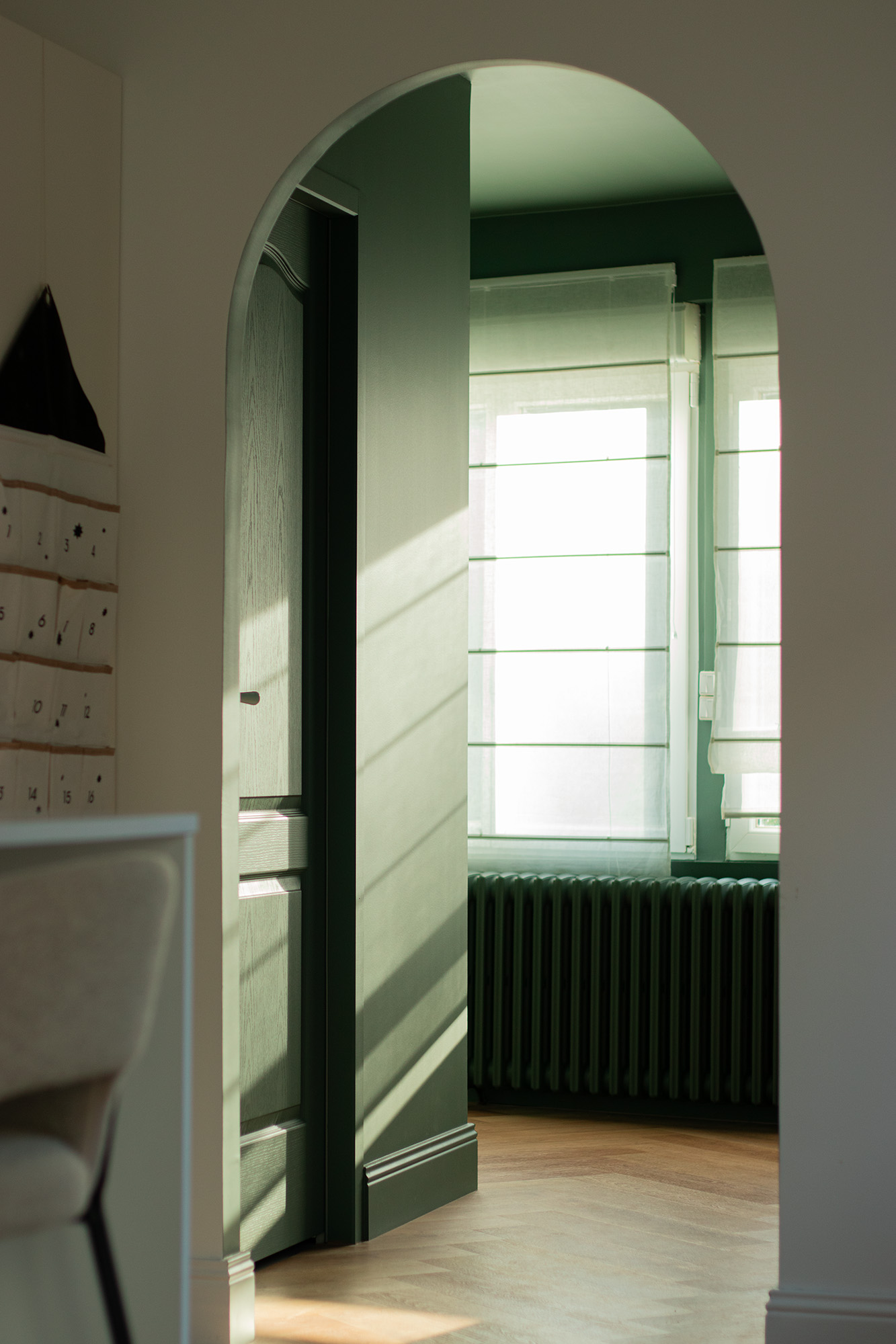 Rénovation de peinture d'intérieur et finitions soignées dans un séjour près de Dieppe par L'Atelier du Normand.