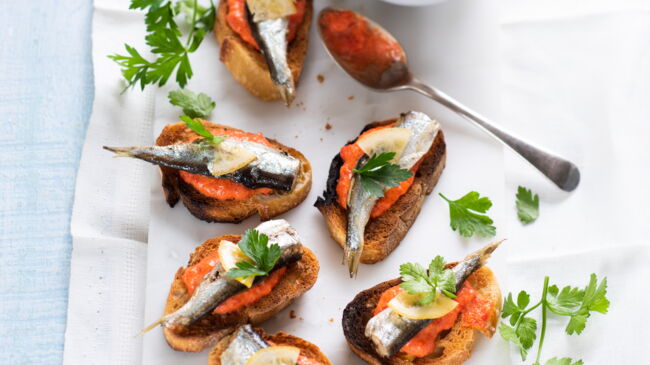 Toast de sardine a la creme de poivron