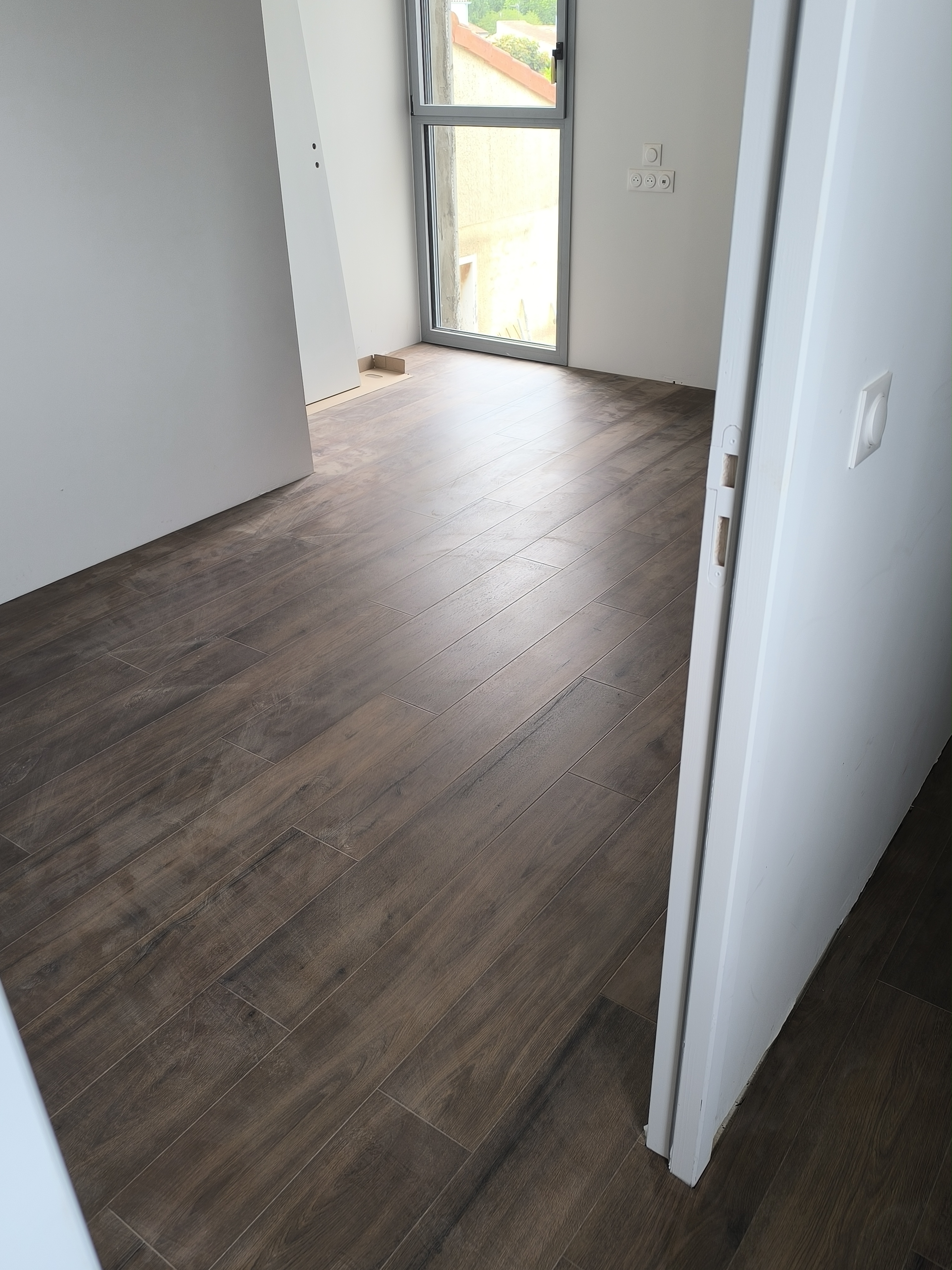 Pose d'un parquet contrecollé en pose flottante