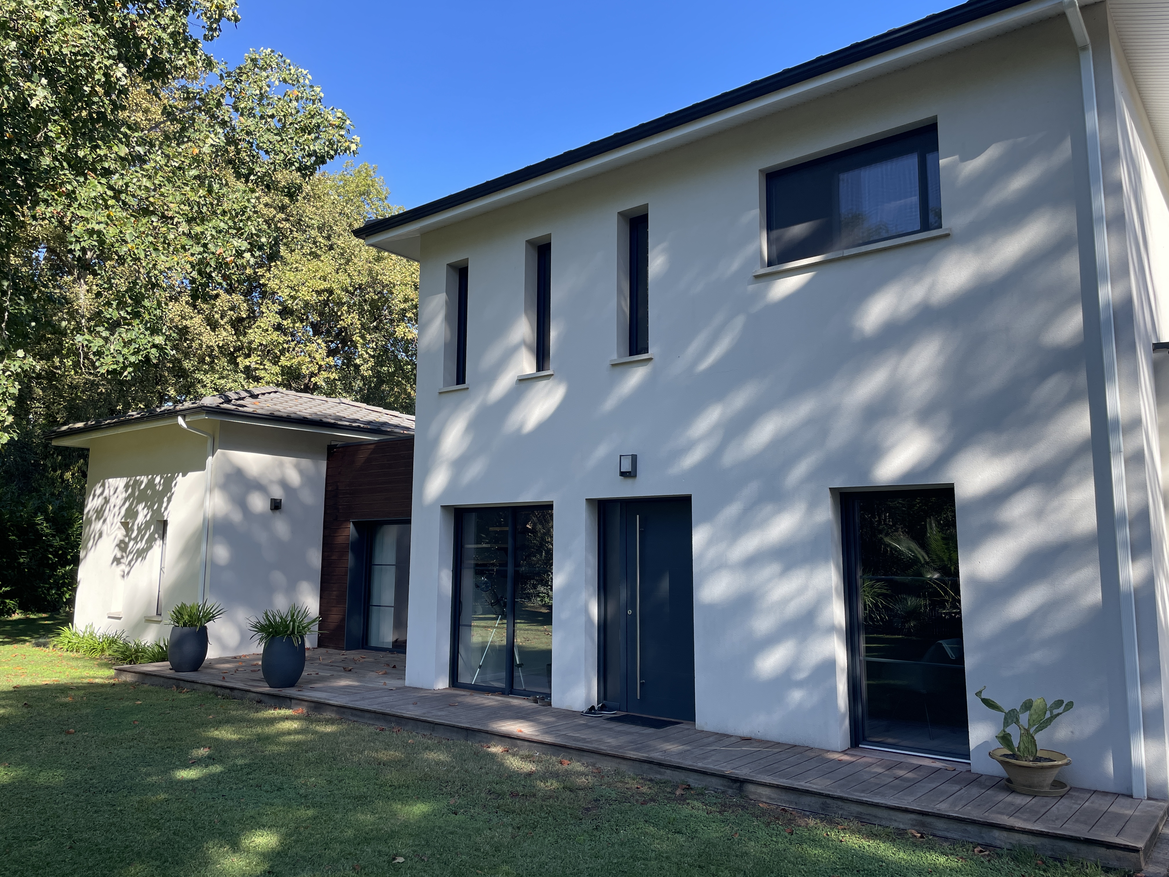Dans jardin paysage maison chambre d hotes airbnb booking saint aubin de medoc bordeaux atelier les renaissances tapissier decorateur