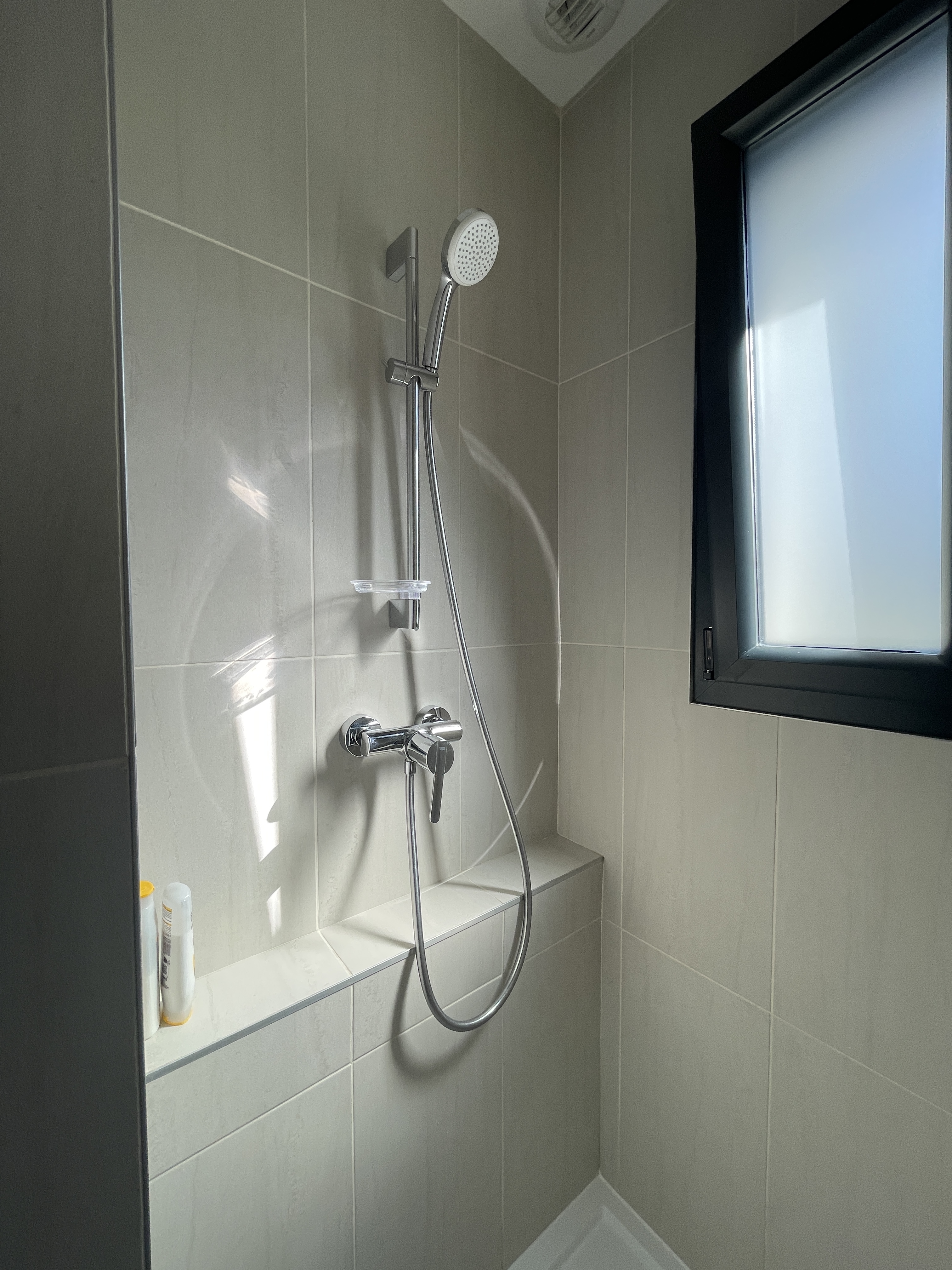 Belle contemporaine maison chambre d hotes airbnb booking saint aubin de medoc bordeaux atelier les renaissances tapissier decorateur