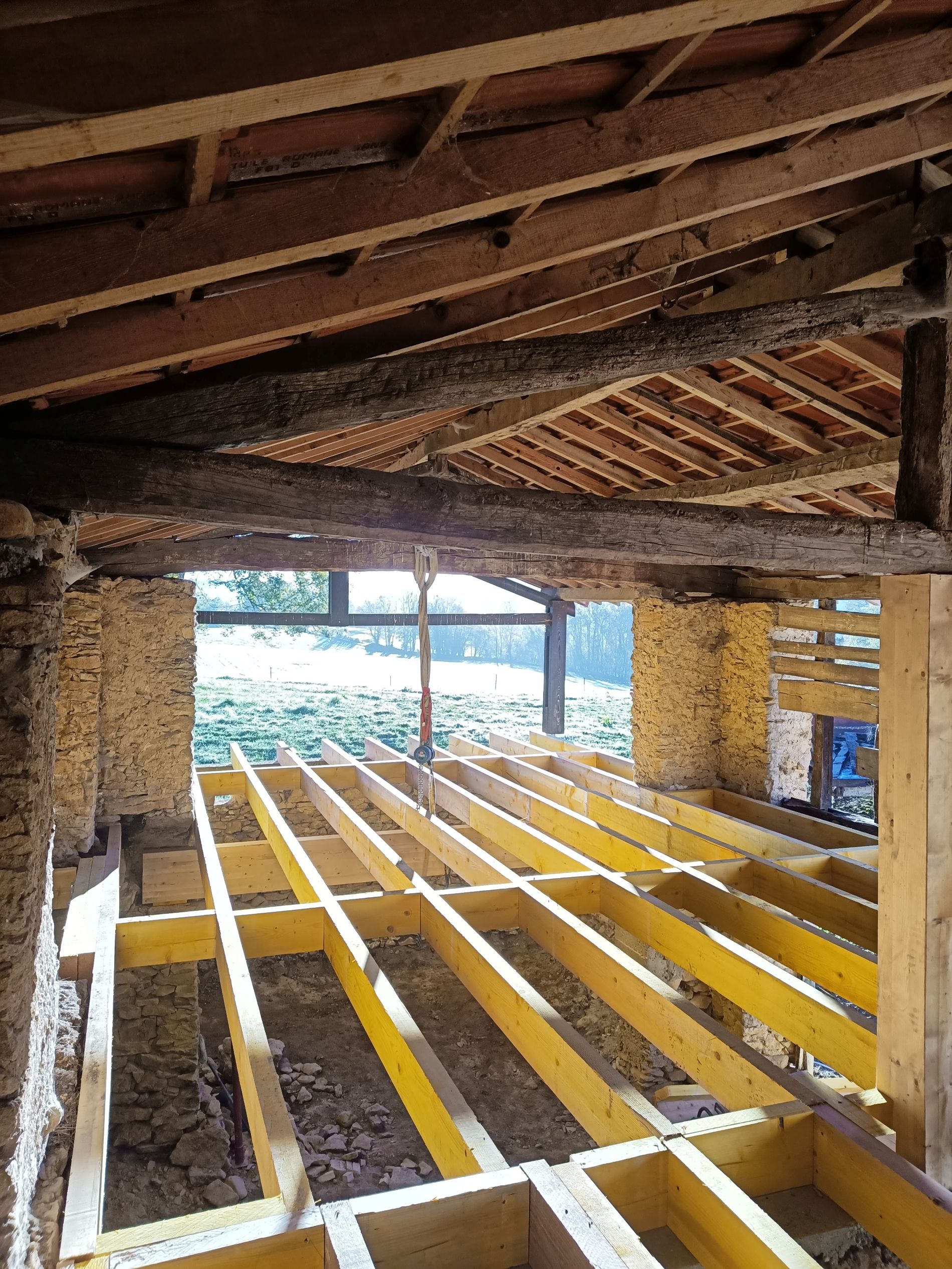 Solivage restauration vieille grange ariege