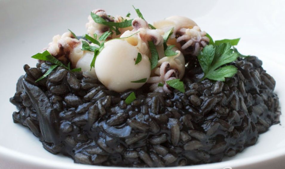 Risotto-a-l-encre-de-seiche-et-calamars