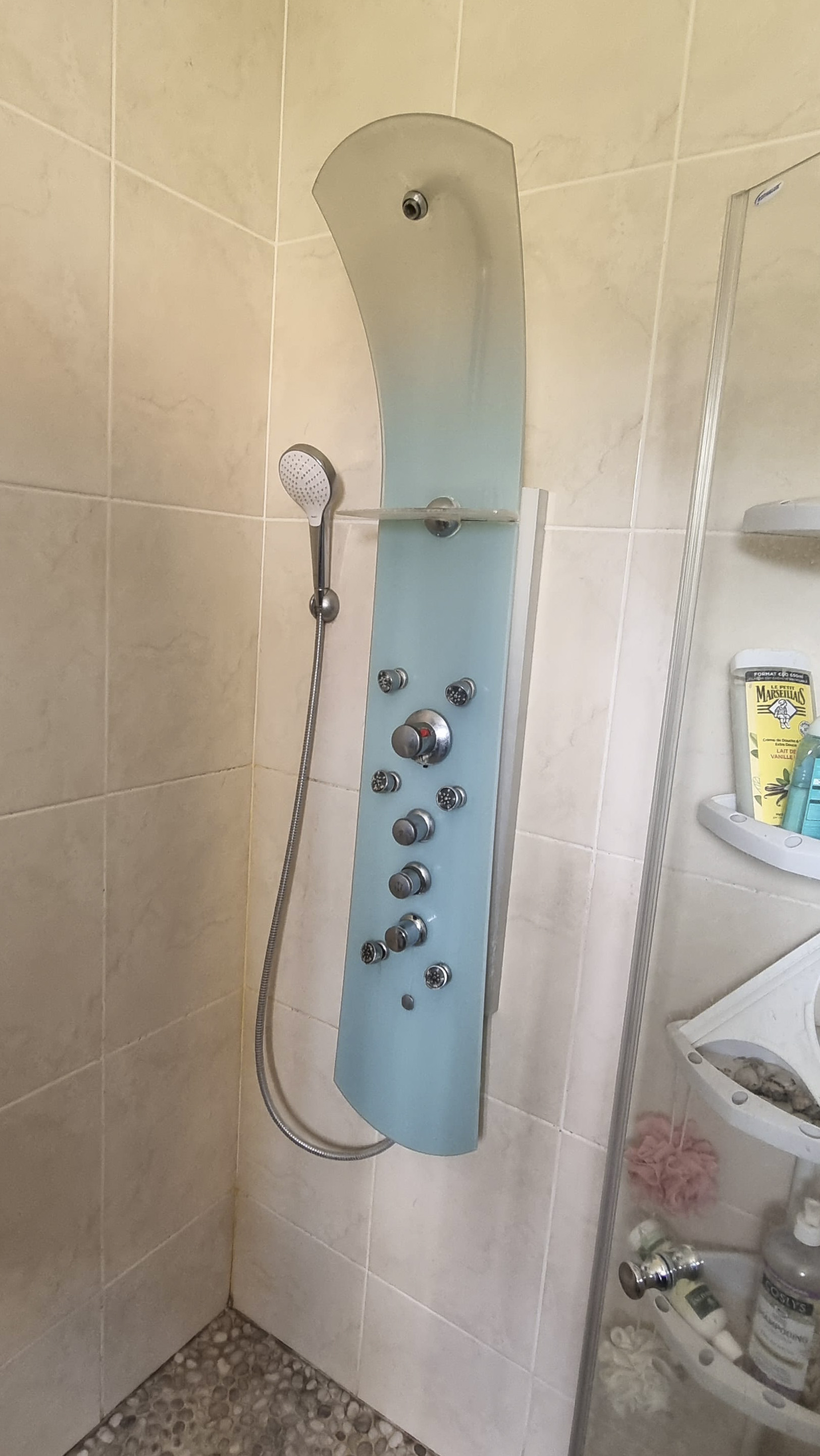 Remplacement  de la colonne de douche massant 
Plombier Tilly sur seuilles.