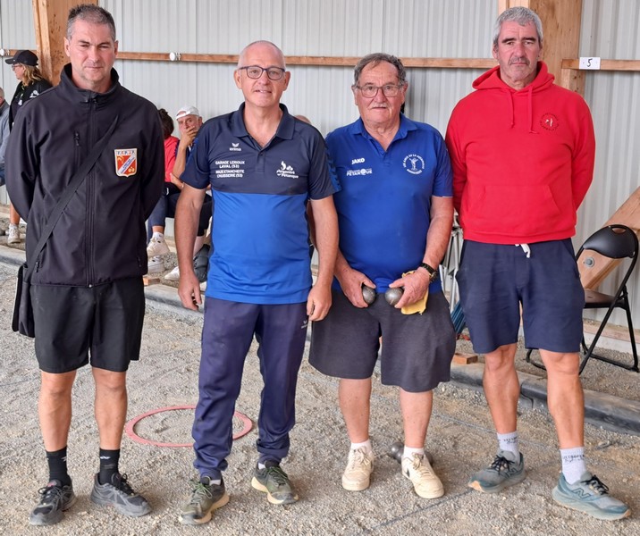 Les finalistes du b avant le jet du but