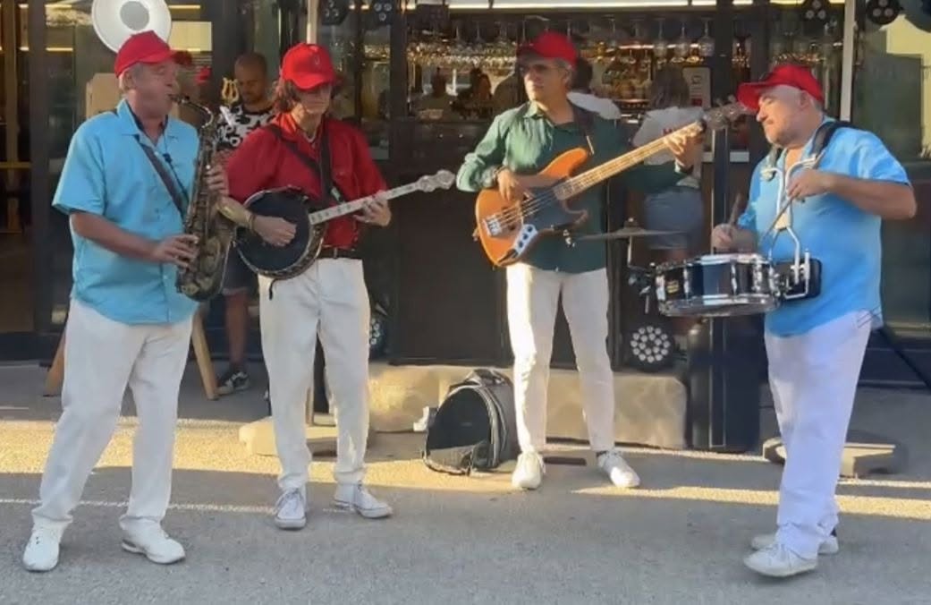 spectacle pour enfants, concert pour enfants, trio de rue à Montpellier, groupe swing acoustique, orchestre new orleans, orchestre mariage