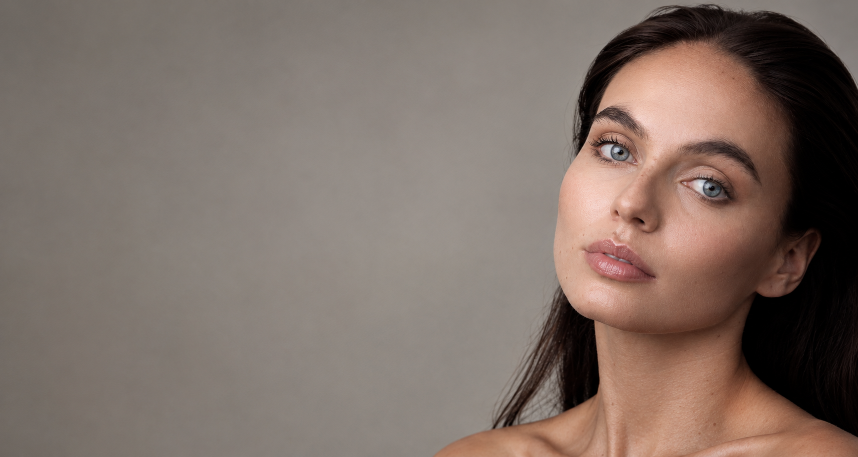 Portrait-beaute-minimaliste-et-lumineux
