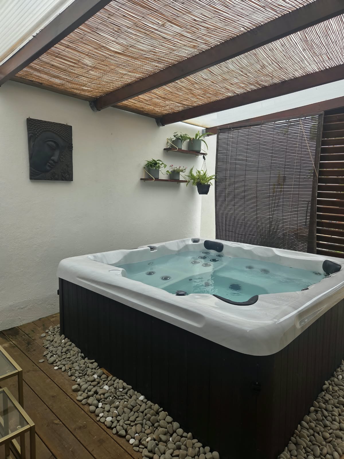 Jacuzzi haut de gamme jusqu'à 6  personnes pour vos moments en solo, duo, groupe ou famille