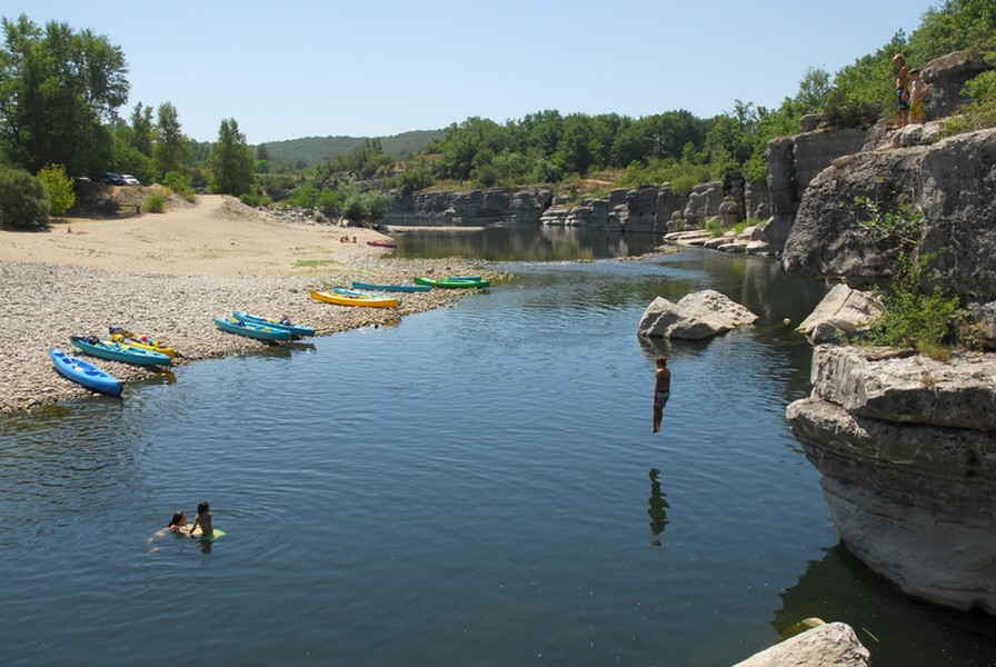 Une-des-plages-proche-du-camping-grande-