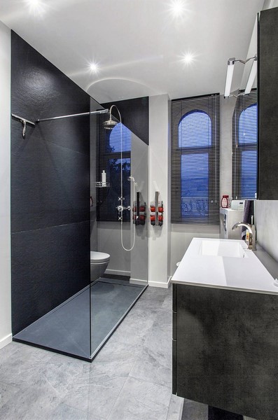 Salle de bains pyram futura stratidie beton fonce 2 