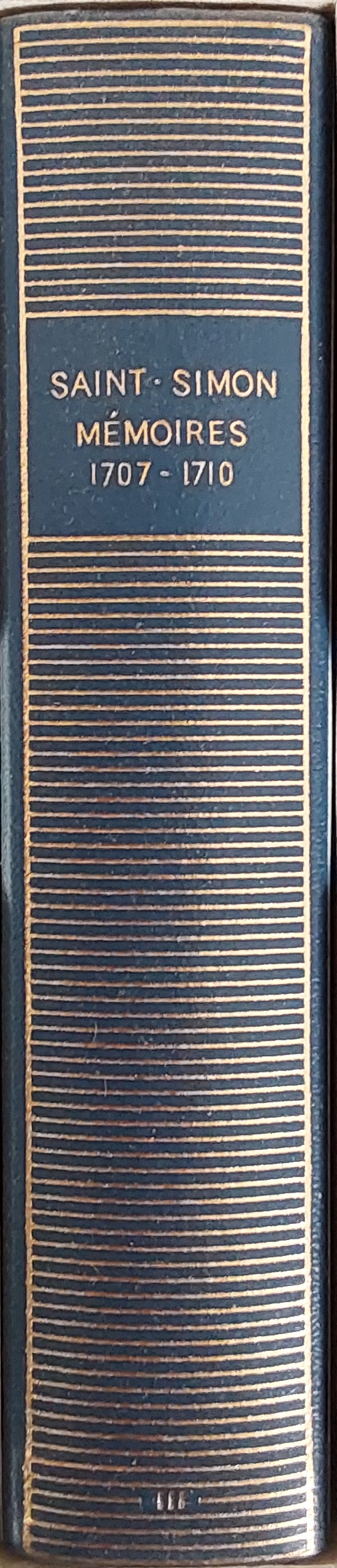 Volume 84 de Saint-Simon dans la Bibliothèque de la Pléiade.