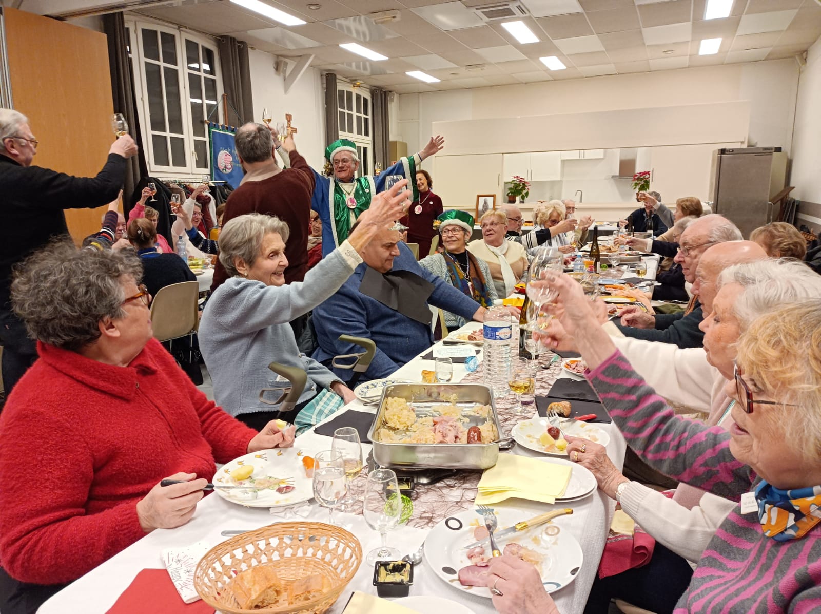 La fête de la Saint Vincent, patron des vignerons avec cérémonie à l'église et dégustation vente de vins.