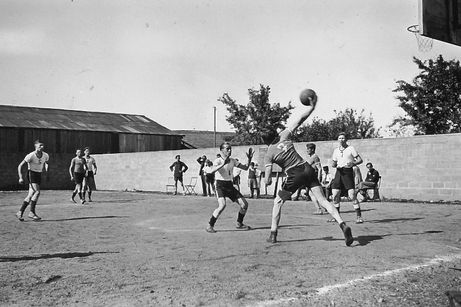 1939-match-seniors