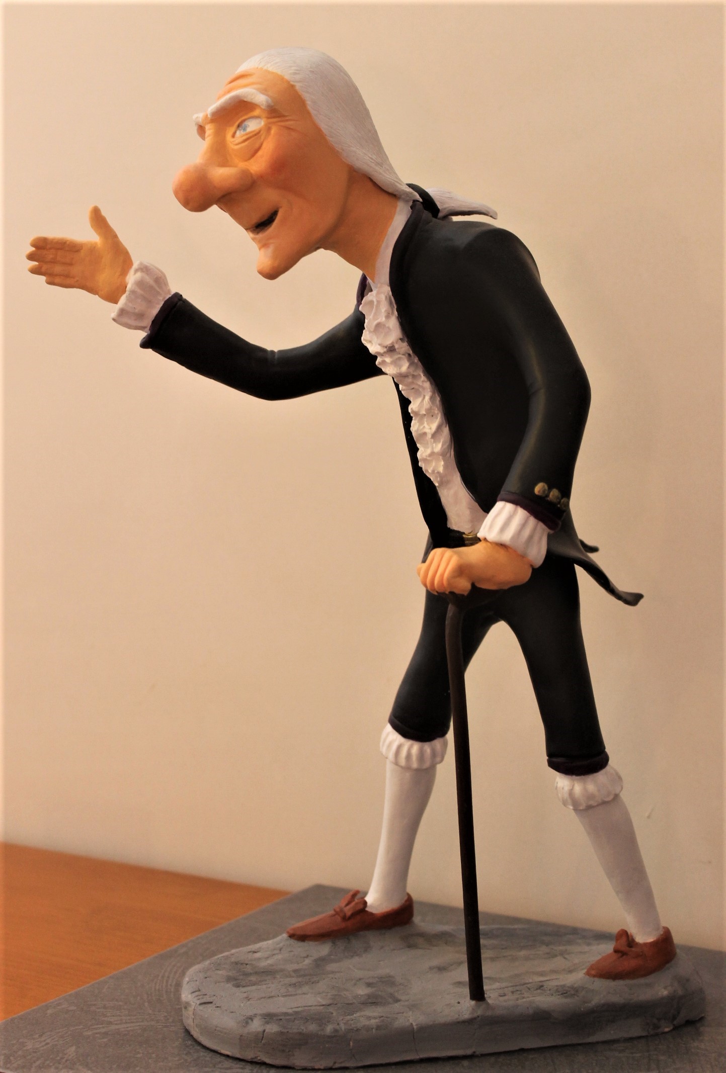 Le bossu hauteur 38 argile naturelle peinte 2017