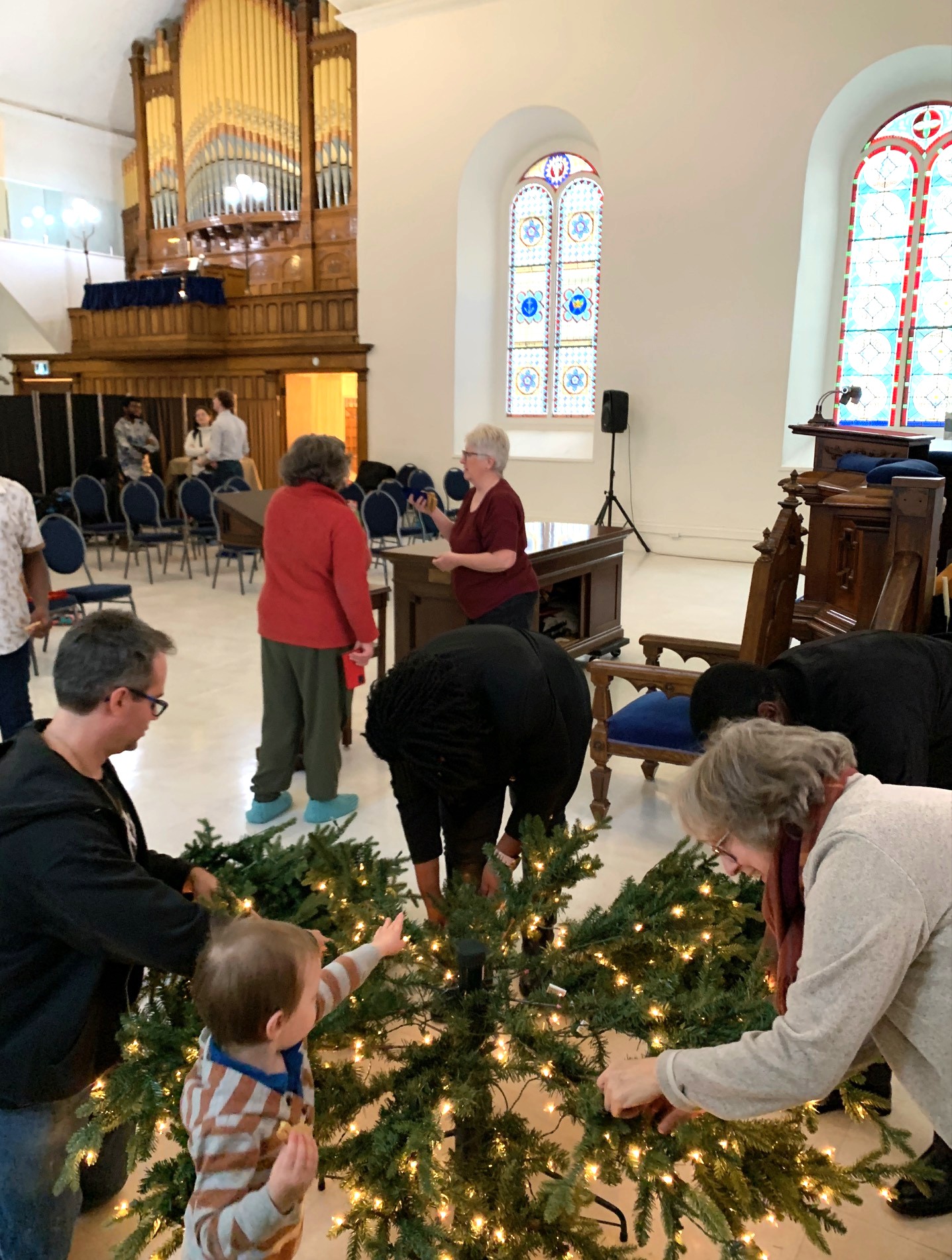 2025 11 23 christ king sunday tree set up 8 