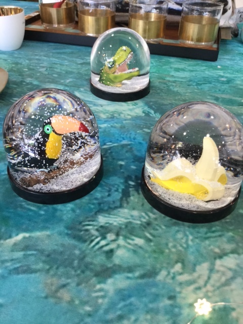Boules à neige Toucan, Dinosaure, banane épluchée
&klevering 