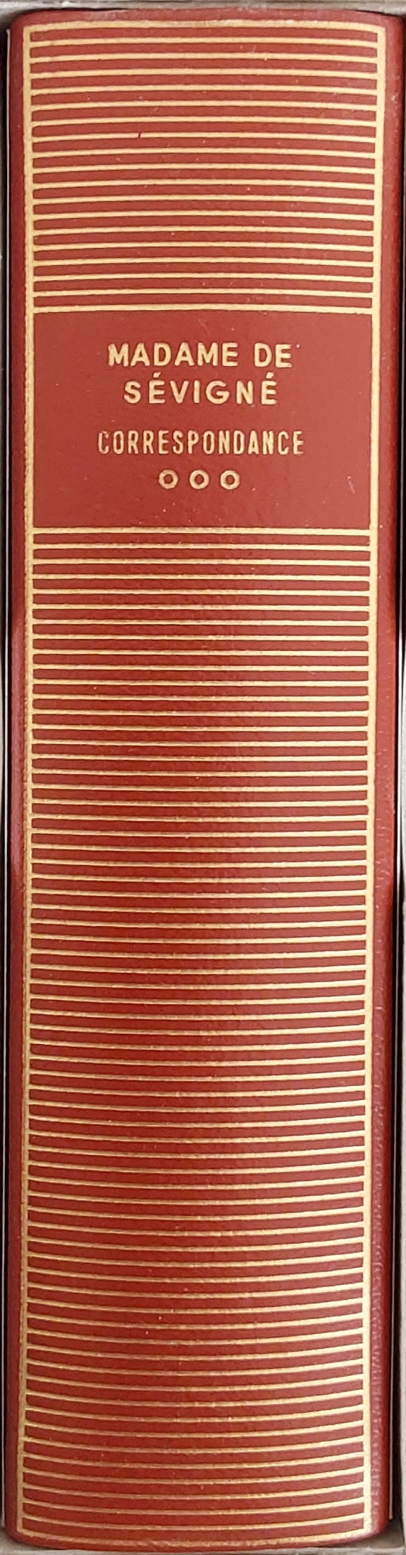 Volume 124 de Madame de Sévigné dans la bibliothèque de la Pléiade.