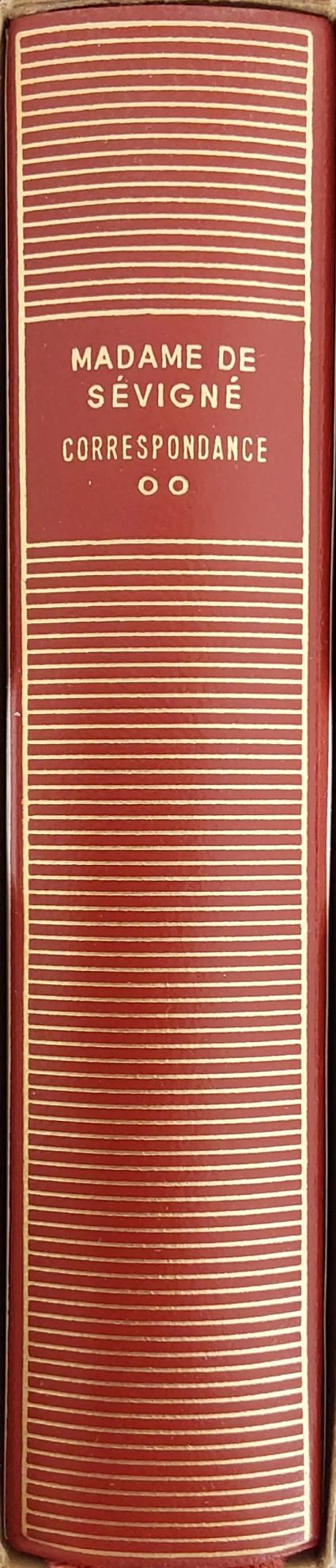 Volume 112 de Madame de Sévigné dans la bibliothèque de la Pléiade.