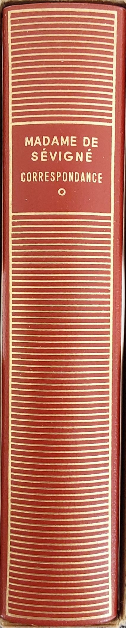 Volume 97 de Madame de Sévigné dans la bibliothèque de la Pléiade.