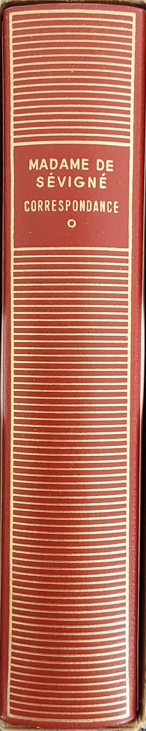 Volume 97 de Madame de Sévigné dans la bibliothèque de la Pléiade.