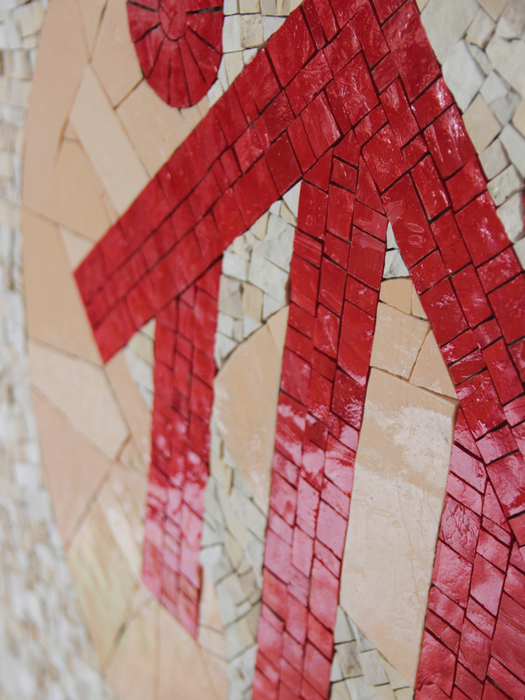 mosaique - tableau - hanaé - focus - taupe - vermillon - verre - faïence - fond marin - ora mosaiques.