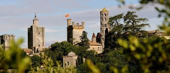 Uzes