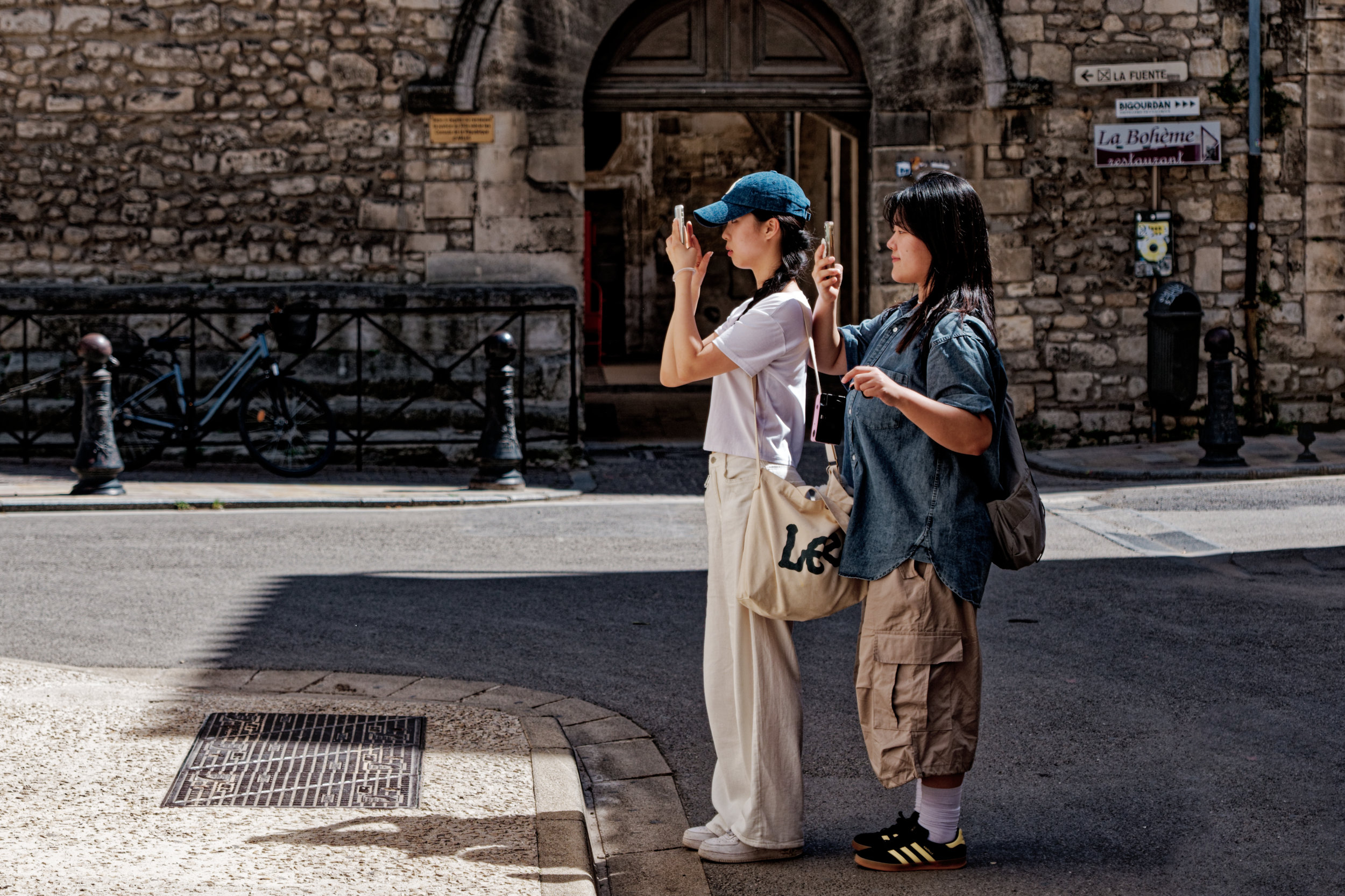 📱 Stage de Photographie au Smartphone – Libérez votre Créativité dans votre Poche ! 🌟

Apprenez à transformer votre smartphone en un véritable outil artistique grâce à ce stage dédié à la photographie mobile. Explorez des techniques simples et efficaces pour capturer des clichés dignes des professionnels !

✨ Ce que vous allez découvrir :

Les bases pour optimiser les réglages de votre smartphone et tirer le meilleur parti de ses capacités.

Techniques avancées : Composition, lumière, cadrage et astuces pour des photos époustouflantes.

Édition mobile : Introduction à des applications simples et puissantes pour sublimer vos images directement sur votre téléphone.

Des conseils personnalisés pour développer votre regard artistique avec un appareil que vous utilisez tous les jours.

💡 Pourquoi participer ? Ce stage est idéal pour tous ceux qui souhaitent capturer de superbes images sans matériel sophistiqué. Apprenez à raconter des histoires visuelles avec votre smartphone et découvrez comment la créativité peut s’exprimer avec simplicité et spontanéité.