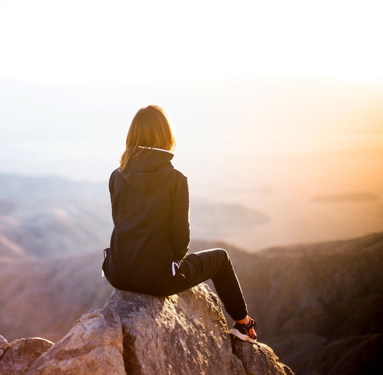Jeune femme réflexion carrière