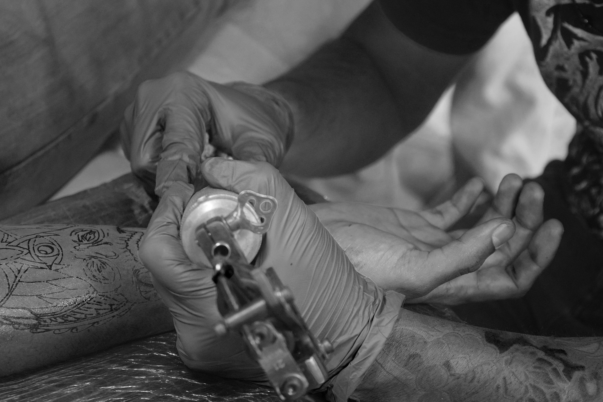 Tattoo artist 2494298 1920