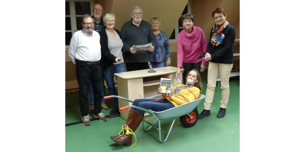 Les acteurs du theatre alsacien d eguisheim repetent la piece qu ils presenteront a partir du 14 fevrier prochain dans la salle des marronniers photo helene bleger 1736359000