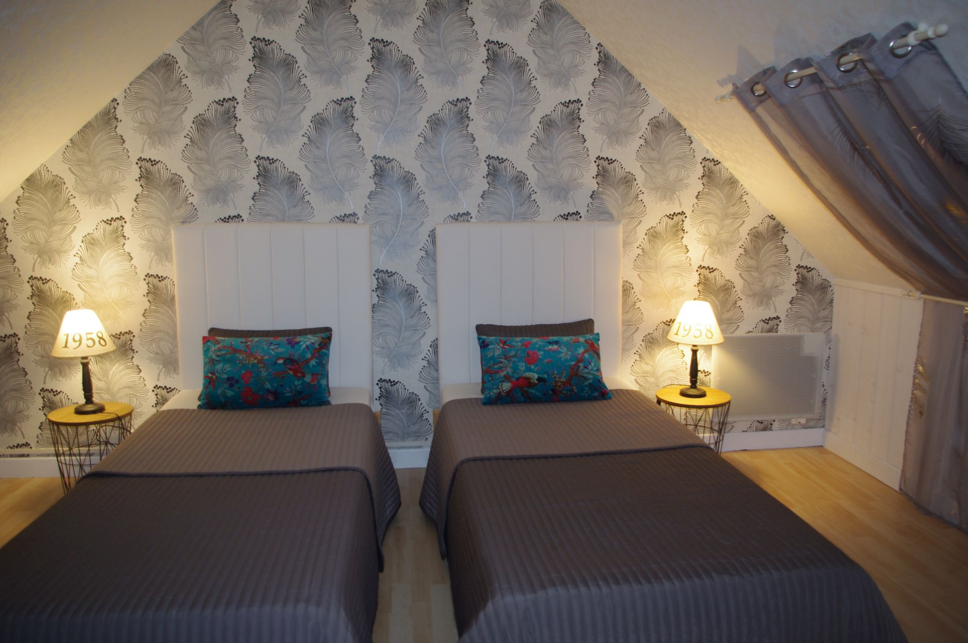 Chambre 1 grise