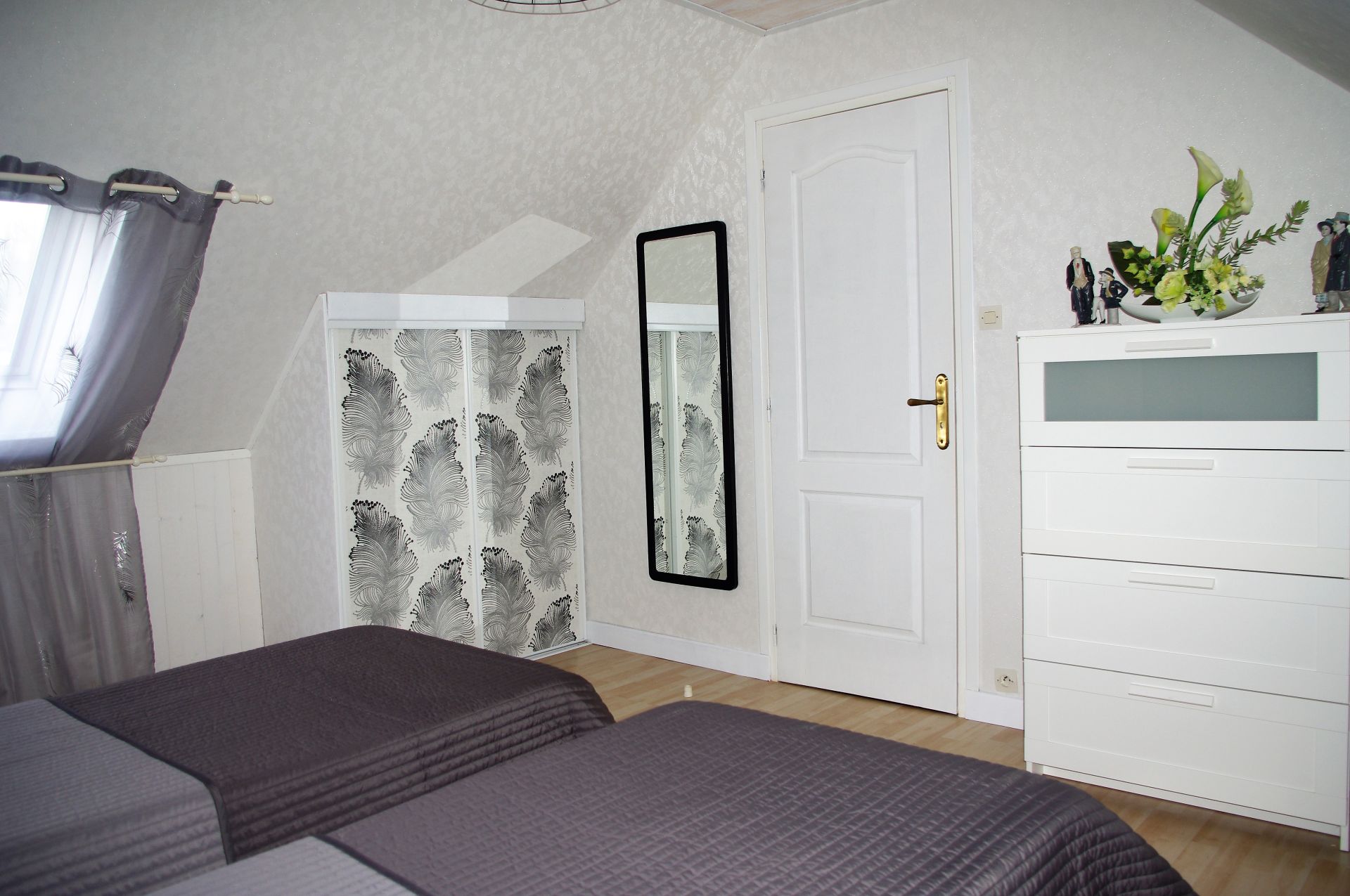 Chambre 2 grise
