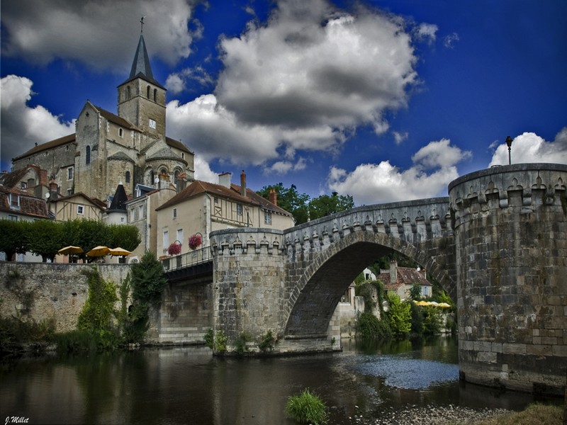 Montmorillon le vieux pont et Notre dame