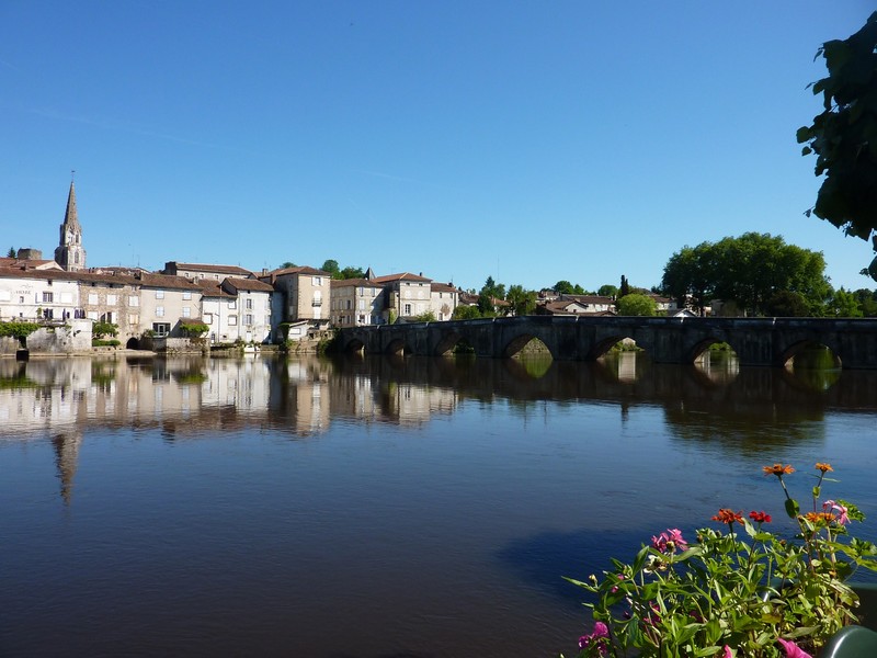 Confolens (16) le vieux pont
