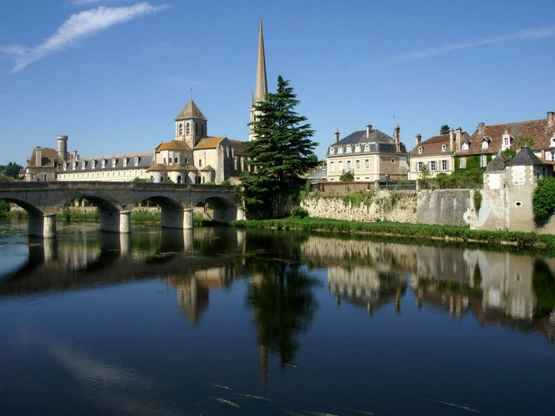 Saint Savin.Abbaye et pont neuf