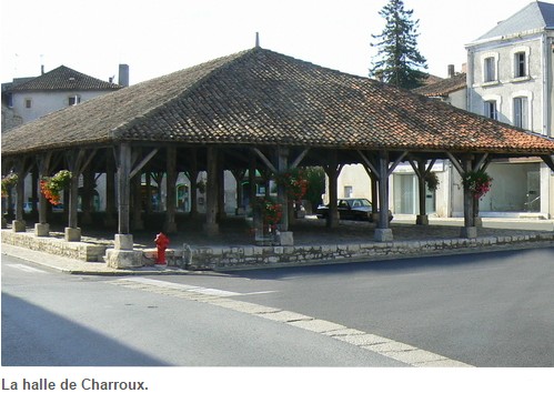 Charroux halles3