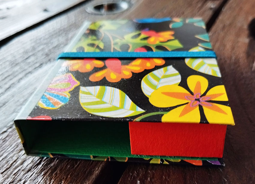 2025 06 porte carte grosses fleurs 2 