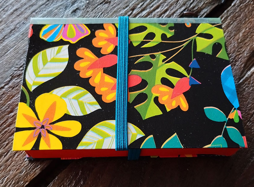 2025 06 porte carte grosses fleurs 1 