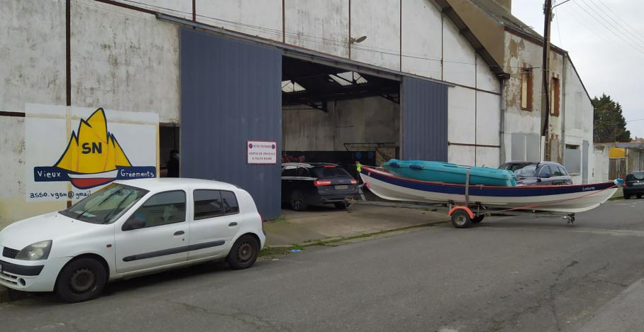 Trois yoles dans nos futurs locaux de Penhoët