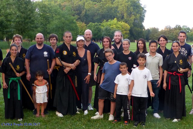 Xavier SIMOND Adjoint aux Sports du 6ème, Christine MOREAU M'Kitpeople et tous les intervenants du HAIDONG GUMBO en tenue de DOBOK !