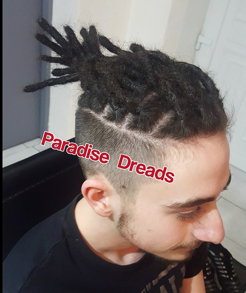 Dessus tete homme dreadlocks