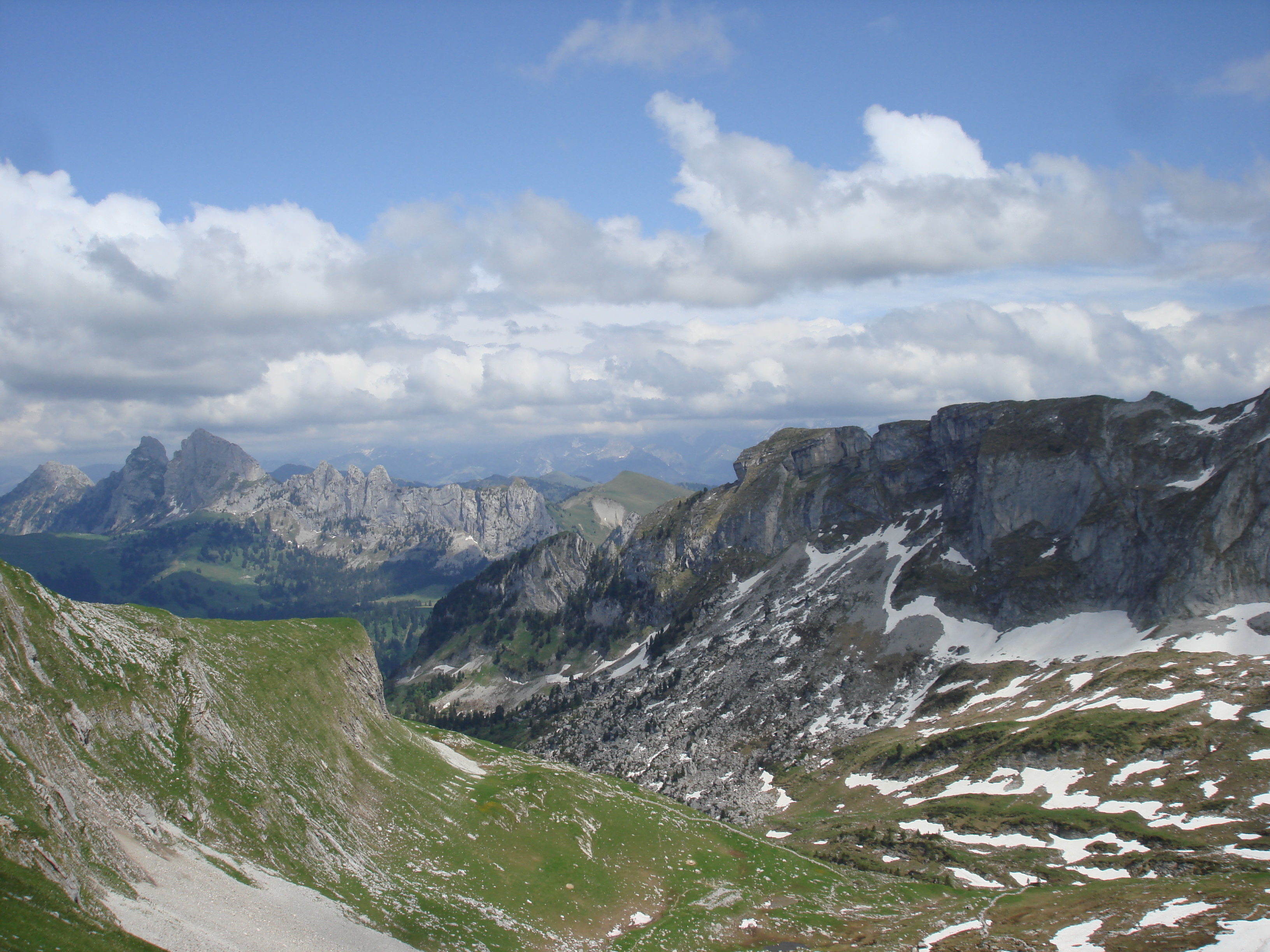 Montagnes de la réserve naturelle du Vanil Noir